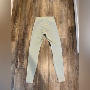 Like new Lulu size 6